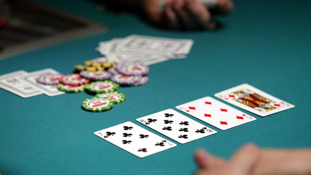 Hướng dẫn Quản lý ngân sách khi chơi Poker online tại BONG88 hiệu quả