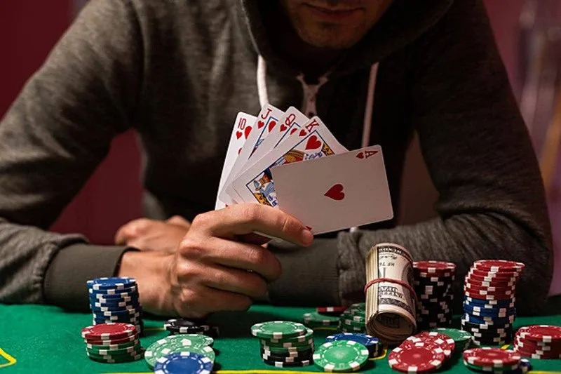 Tâm Lý Trong Poker BONG88: Bí Quyết Chiến Thắng  Kiểm Soát Cảm Xúc