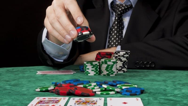 Tâm Lý Trong Poker BONG88: Bí Quyết Chiến Thắng  Kiểm Soát Cảm Xúc